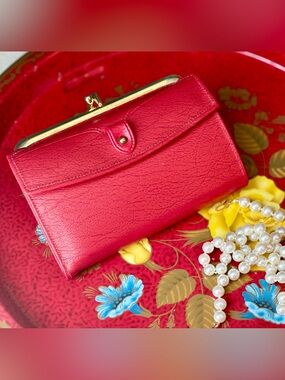 Vintage Red Baronet Fifth Avenue Kisslock Two Compartment Wallet